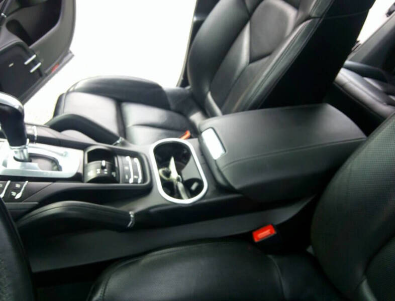 2017 Porsche Cayenne Platinum Edition