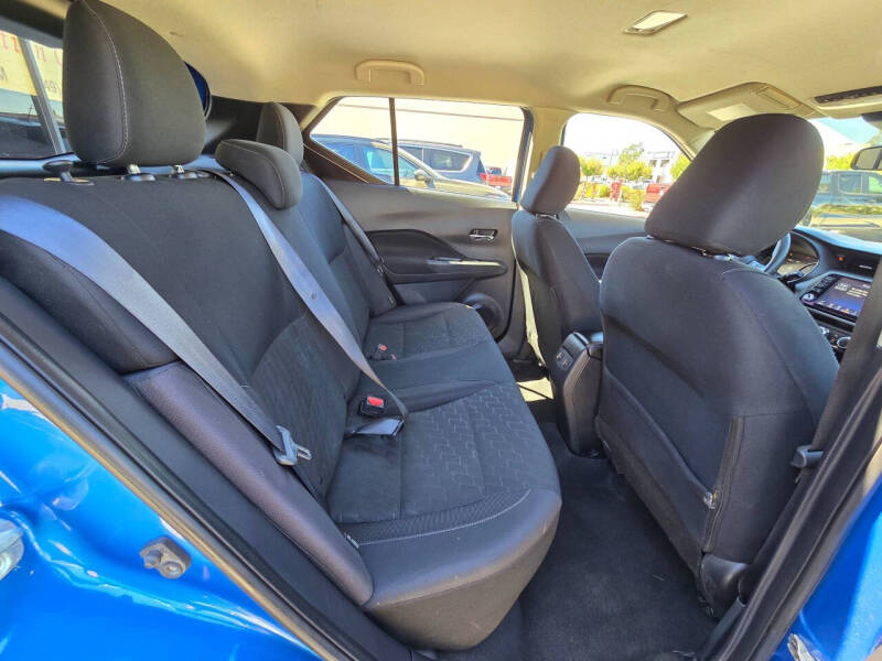 2023 Nissan Kicks SV