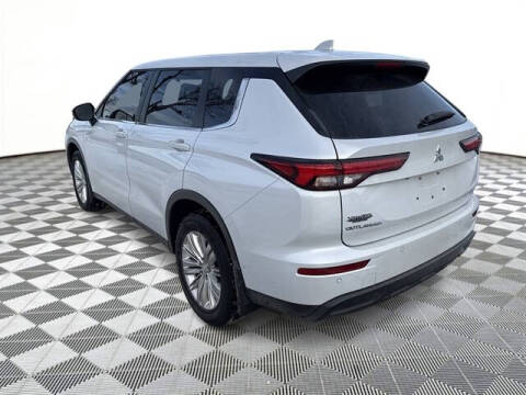 2023 Mitsubishi Outlander ES