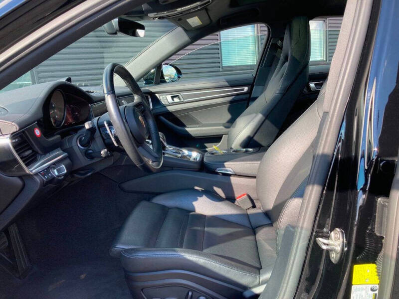 2023 Porsche Panamera 4 Platinum Edition