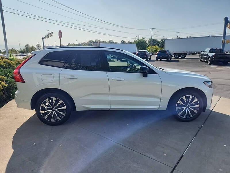 2025 Volvo XC60 B5 Plus Dark Theme