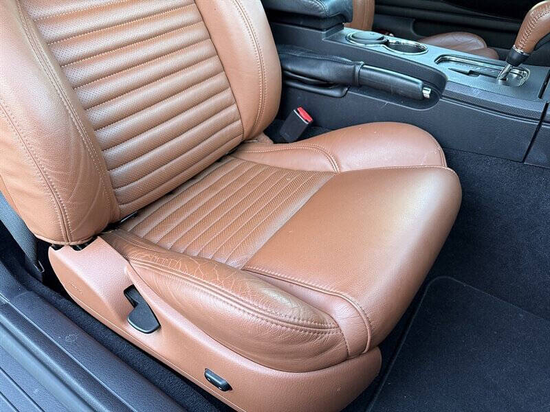 2003 Ford Thunderbird 13