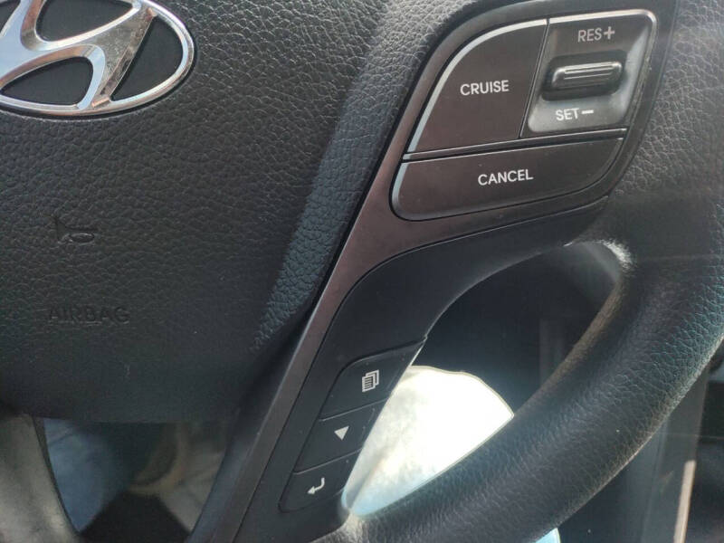 2017 Hyundai Santa Fe SE