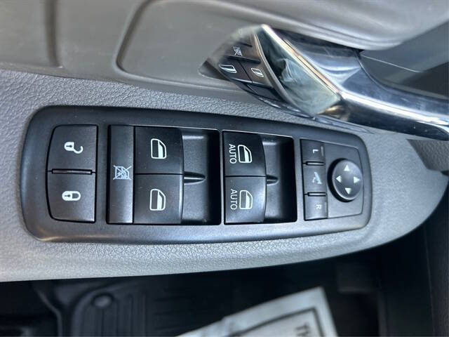 2016 RAM 1500 SLT
