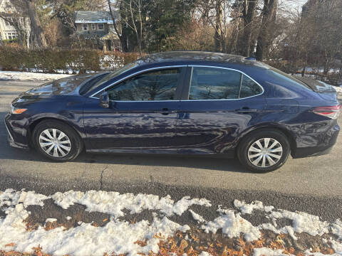 2022 Toyota Camry Hybrid LE