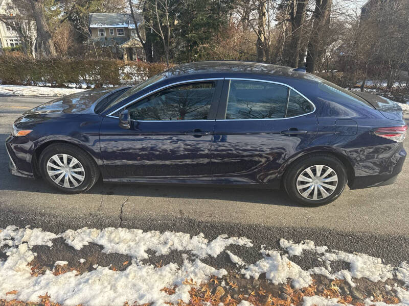 2022 Toyota Camry Hybrid LE