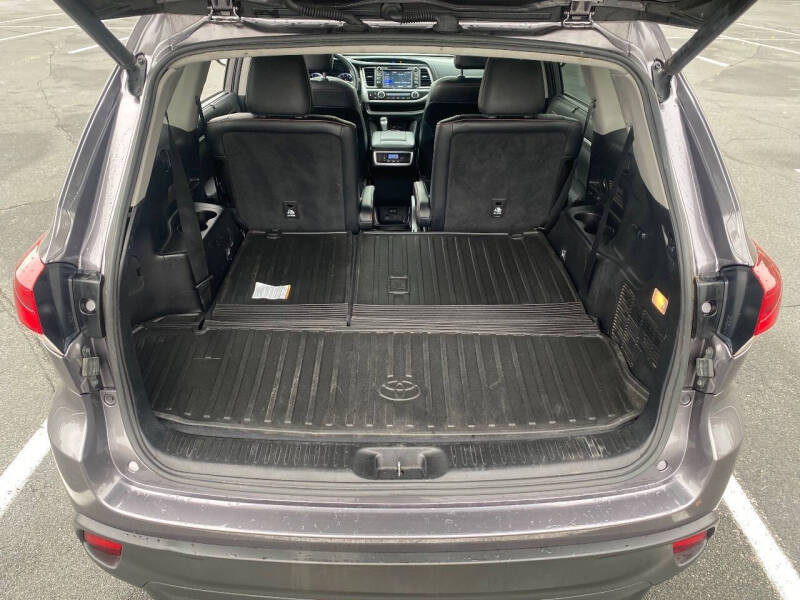 2019 Toyota Highlander SE