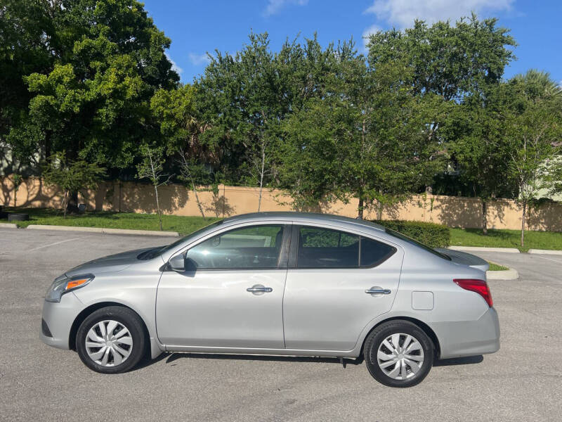 2017 Nissan Versa Sedan SV photo 2