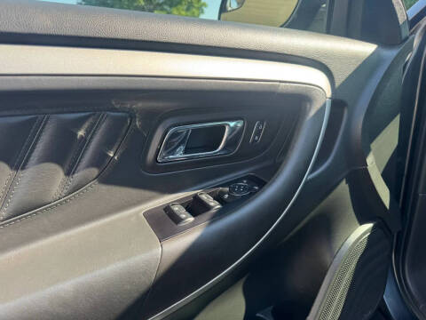 2018 Ford Taurus SEL