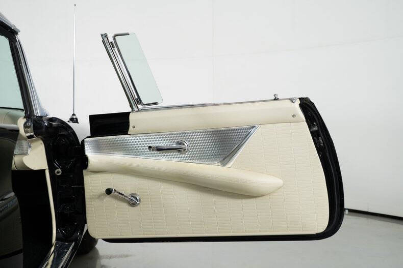 1957 Ford Thunderbird