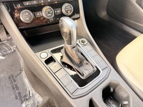 2019 Volkswagen Jetta R-Line