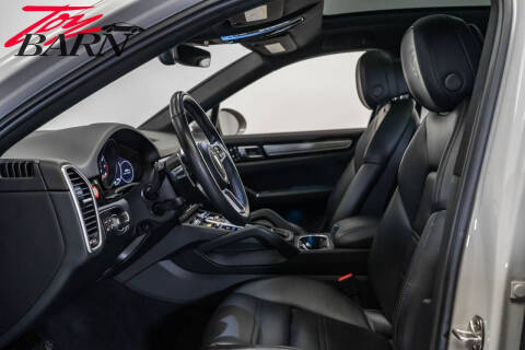 2023 Porsche Cayenne Coupe Platinum Edition