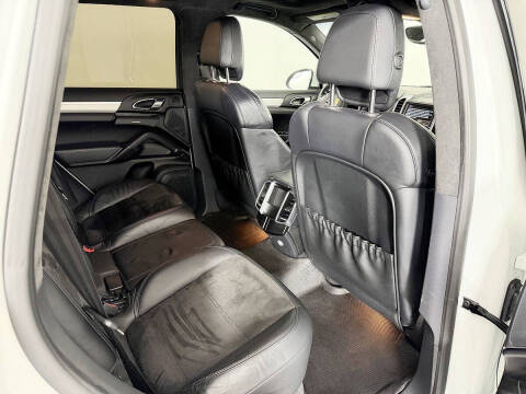 2013 Porsche Cayenne GTS