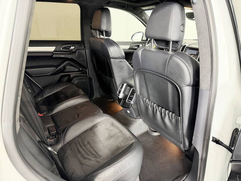 2013 Porsche Cayenne GTS