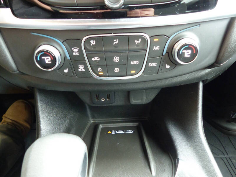 2022 Chevrolet Traverse LT Cloth