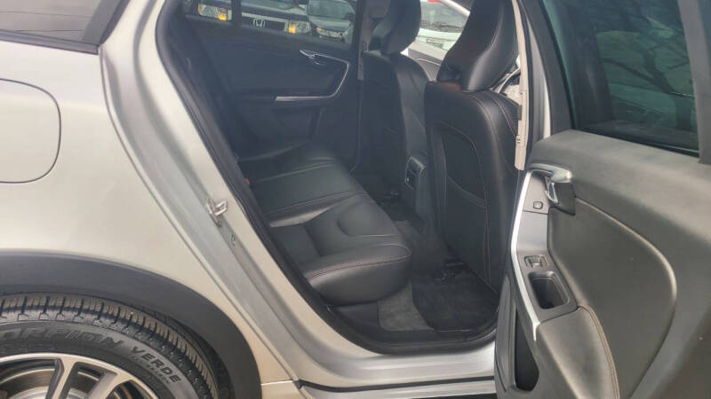 2016 Volvo V60 Cross Country T5