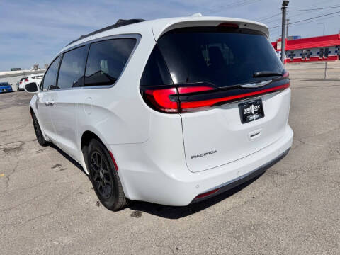 2022 Chrysler Pacifica Touring L
