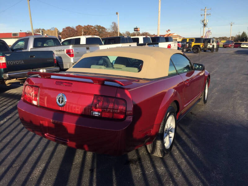 2005 Ford Mustang Premium photo 4