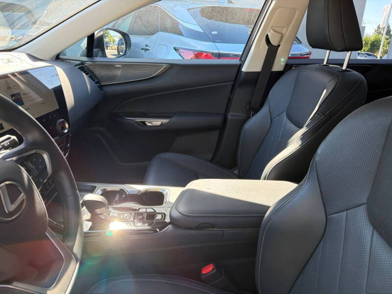 2025 Lexus NX 450h+