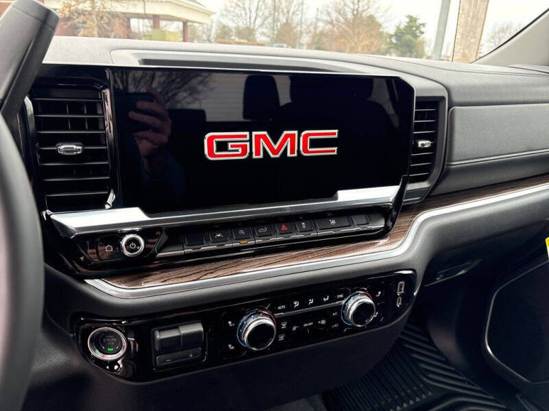 2026 GMC Sierra 1500 Elevation Standard