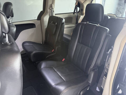 2016 Chrysler Town and Country Touring