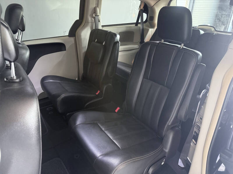 2016 Chrysler Town and Country Touring