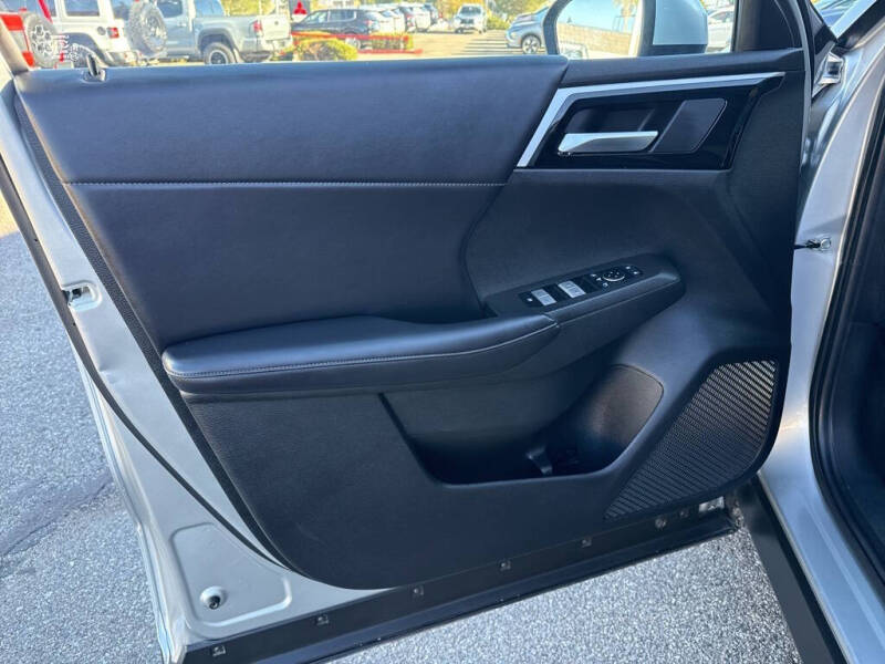 2024 Mitsubishi Outlander SE