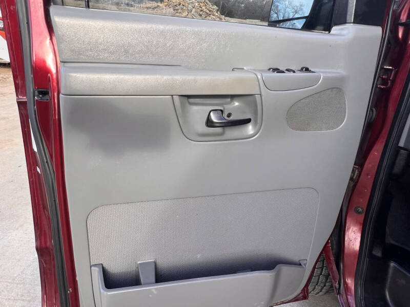 2005 Ford E-Series E-250