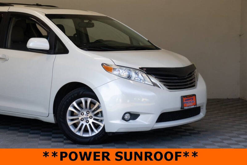 2017 Toyota Sienna XLE Premium 8-Passenger