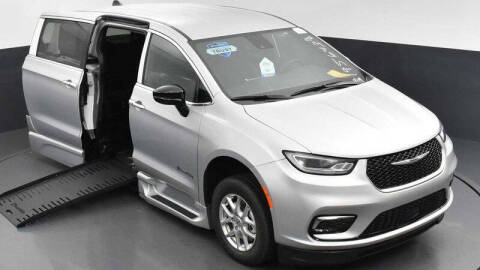 2024 Chrysler Pacifica Touring