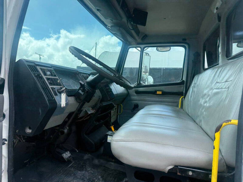 2002 Freightliner FL70
