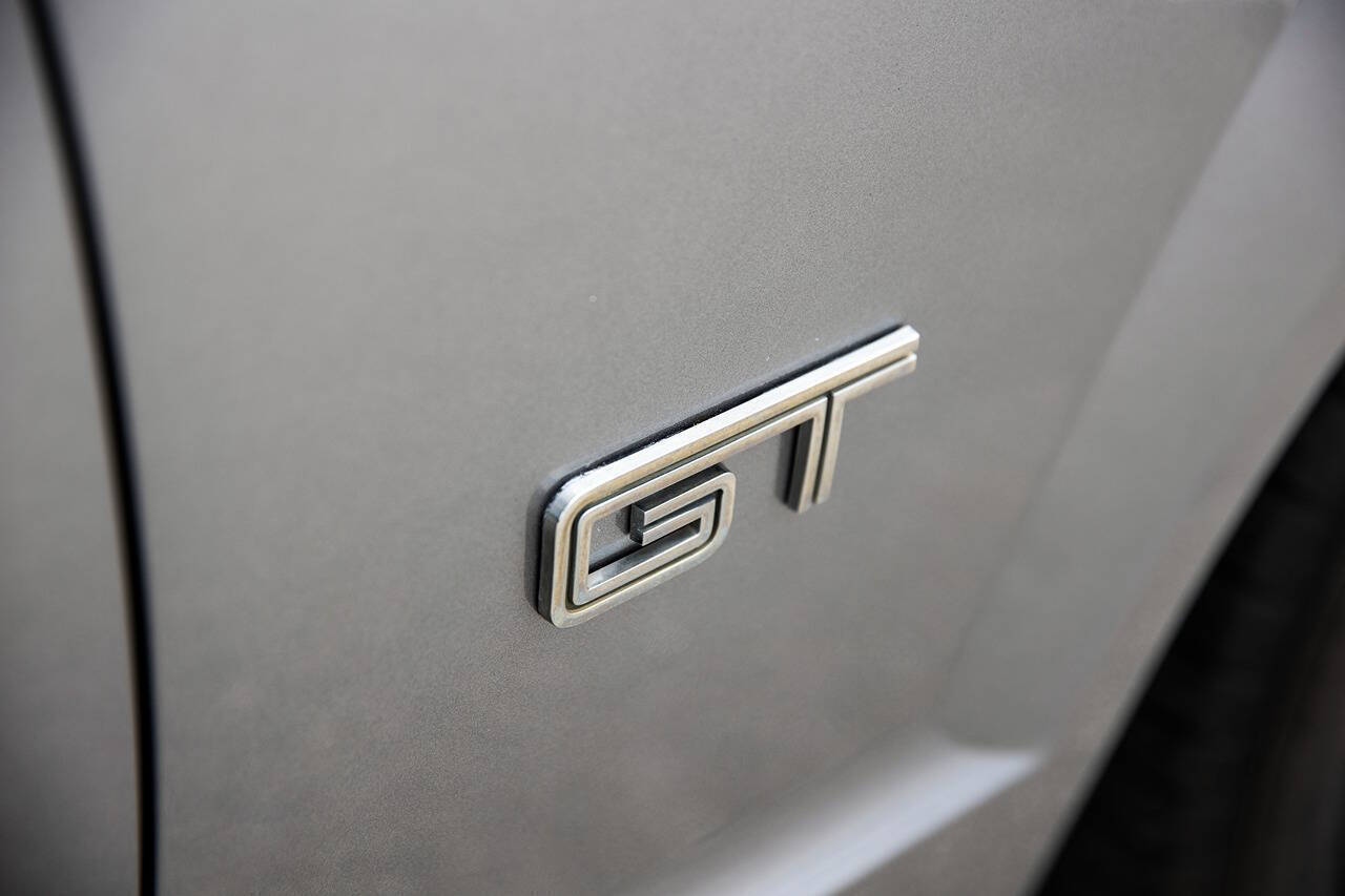 2006 Ford Mustang 30