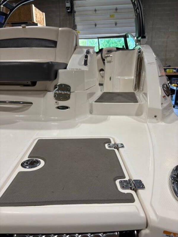 2018 Chaparral 244
