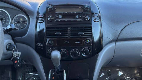 2004 Toyota Sienna LE 7 Passenger