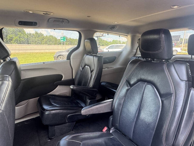 2017 Chrysler Pacifica Touring-L