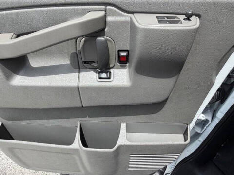 2025 Chevrolet Express LT 3500