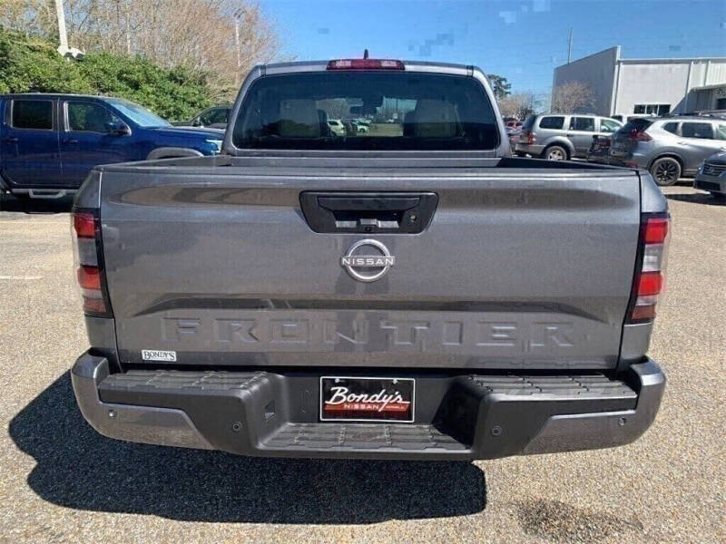 2025 Nissan Frontier SV