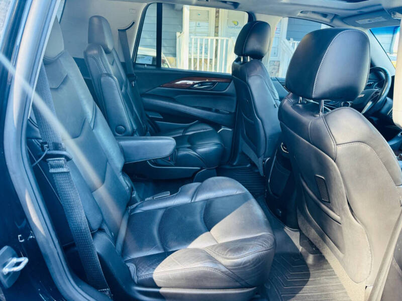 2018 Cadillac Escalade Luxury