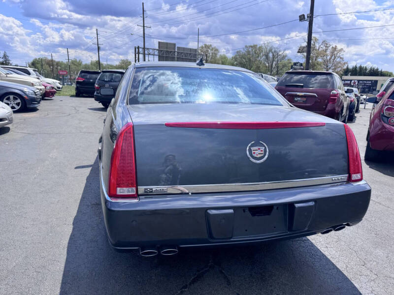 2011 Cadillac DTS Luxury Collection