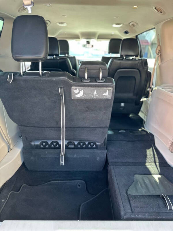 2018 Chrysler Pacifica null photo 9