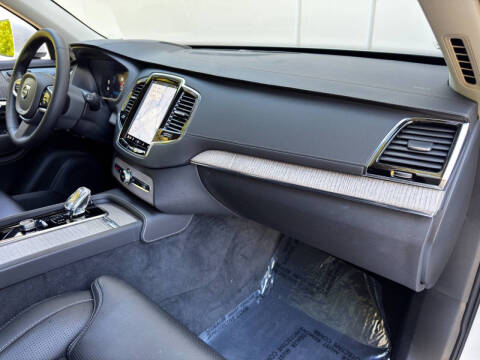 2023 Volvo XC90 Recharge T8 Ultimate Bright Theme 6P