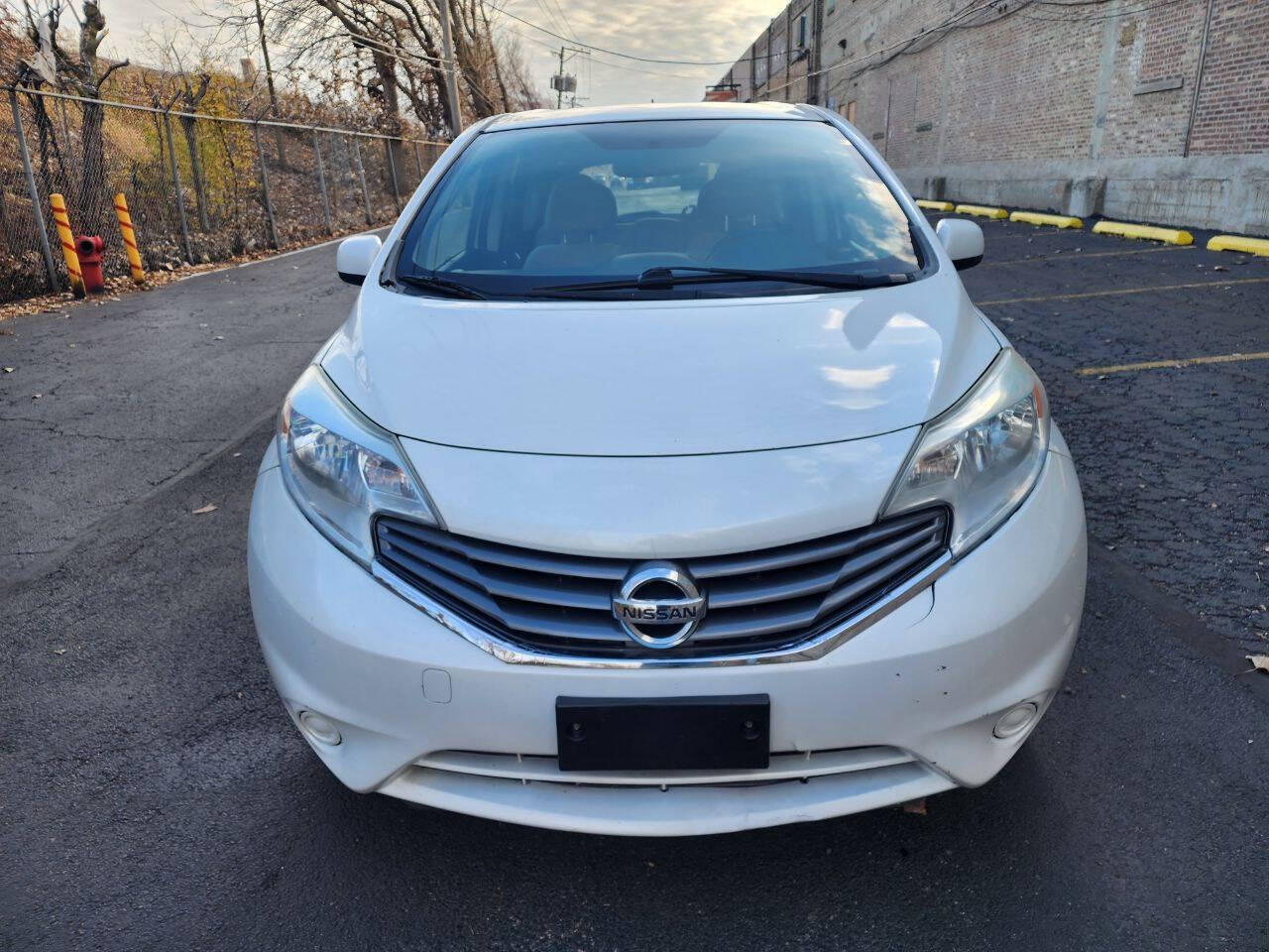 White 2014 Nissan Versa Note SV SV 4dr Hatchback 2