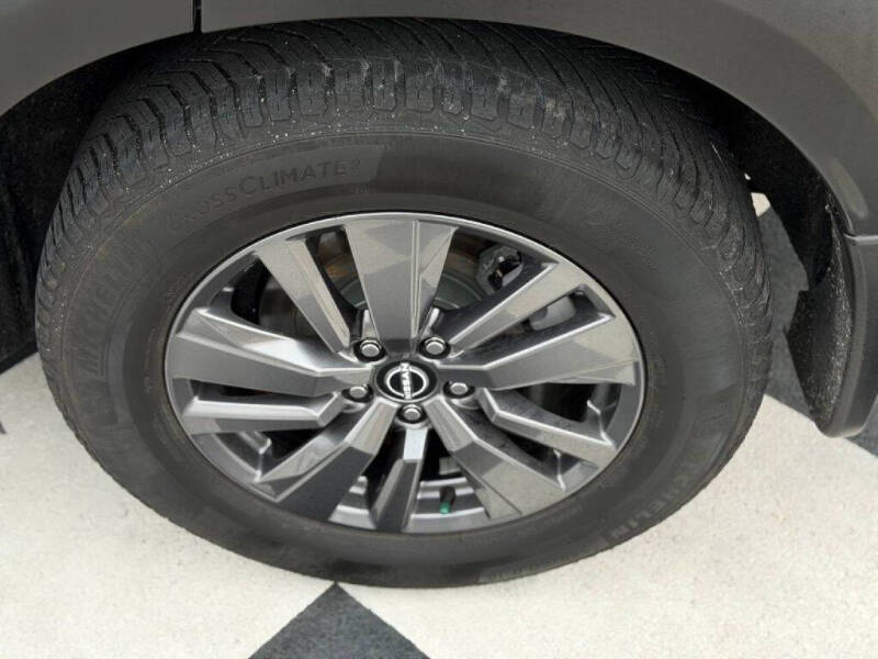 2022 Nissan Pathfinder SV