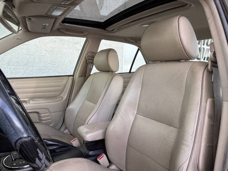 2005 Lexus IS 300