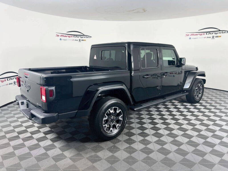 2026 Jeep Gladiator Sahara