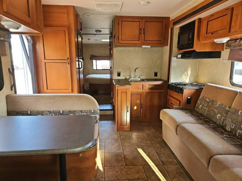 2010 Coachmen RV FREELANDER 32BH