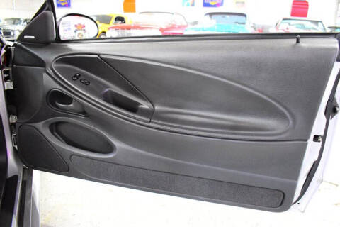 2004 Ford Mustang Deluxe