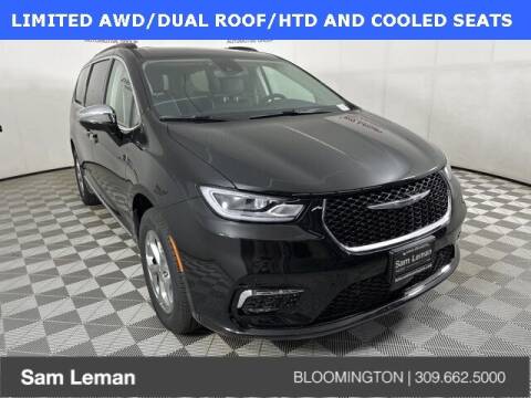 2023 Chrysler Pacifica for sale at Sam Leman CDJR Bloomington in Bloomington IL