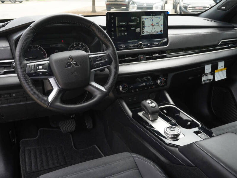 2026 Mitsubishi Outlander LE