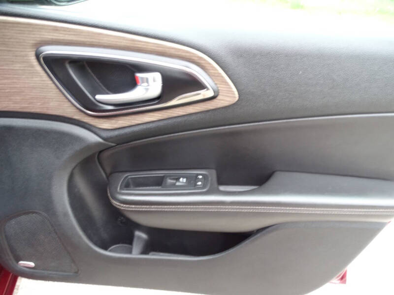 2016 Chrysler 200 C